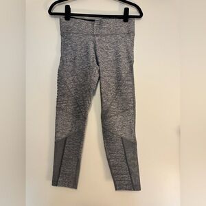 PINK Ultimate cropped Legging. Gray. Size S